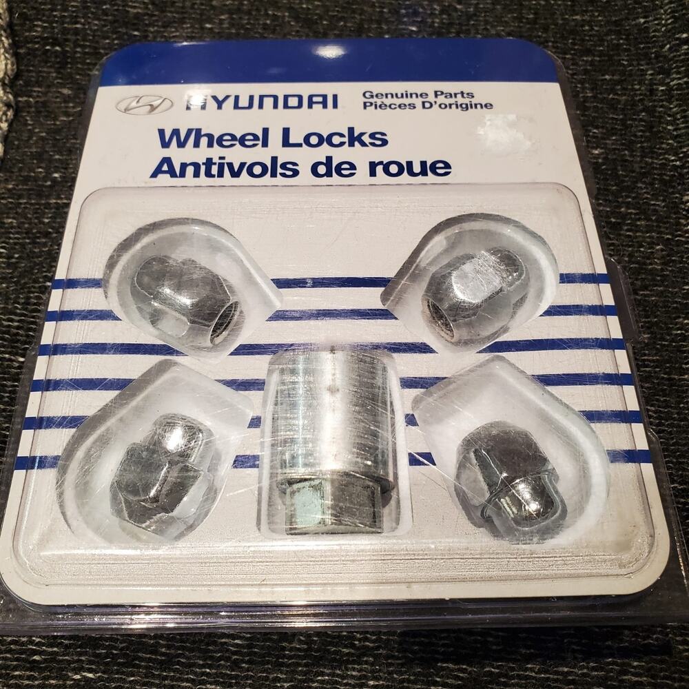 GENUINE HYUNDAI Wheel Locks Set OEM NEW 000AM-82385